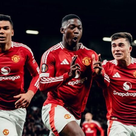 Kobbie Mainoo Pulih, MU Optimis Menang Lawan Everton di Old Trafford