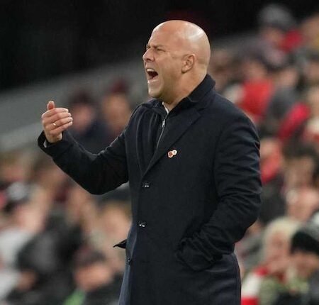 Liverpool Makin Terpuruk, Arne Slot Pilih Absen di Acara Penghargaan Pelatih Terbaik