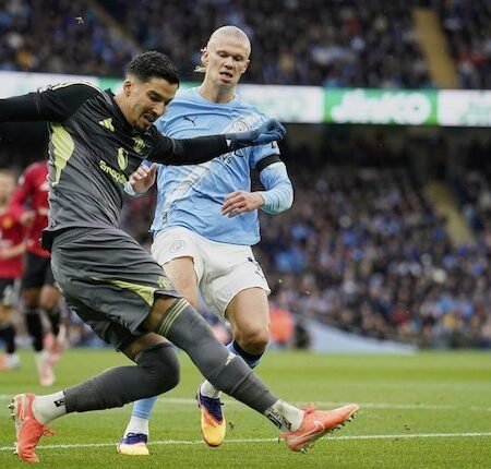 Tersingkir dari Skuad Utama MU, Altay Bayindir Ingin Hengkang di Januari 2026?