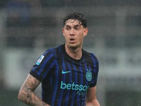 Inter Pertimbangkan Jual Bastoni, Barcelona Jadi Tujuan Impian