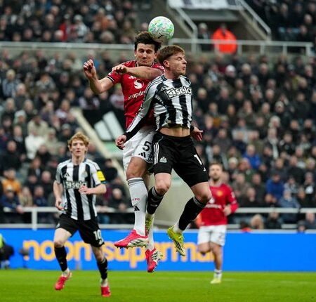 Hasil EPL: Manchester United Tumbang 1-2 di Kandang, Kekalahan Perdana Michael Carrick