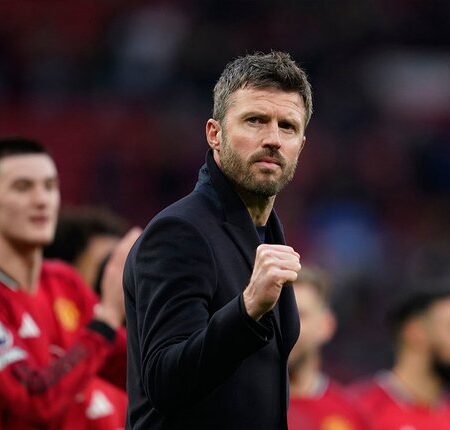 Masa Depan Michael Carrick di Manchester United: Dipercaya Fans Tapi Dinyinyiri Legenda Klub