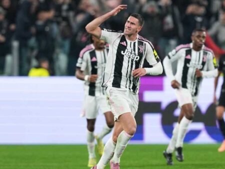 Setia di Turin, Vlahovic Rela Potong Gaji demi Juventus