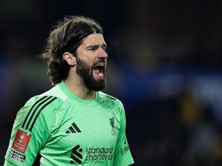 Alisson Cedera, Juventus Mengincar? Arne Slot Pilih Fokus ke Pemulihan Sang Kiper