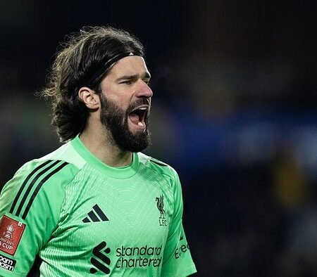 Alisson Cedera, Juventus Mengincar? Arne Slot Pilih Fokus ke Pemulihan Sang Kiper