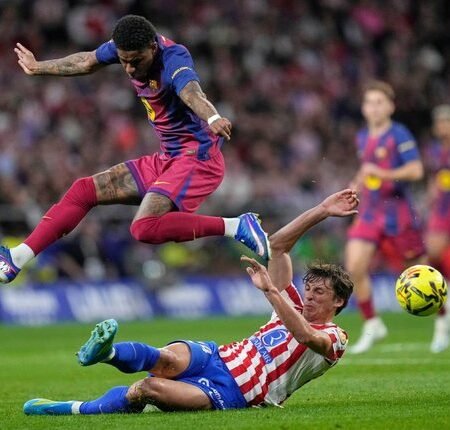 Bersinar di Barcelona, Tapi Masa Depan Rashford Masih Abu-Abu