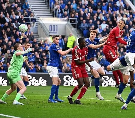 Derby Merseyside Panas! Gol Telat Van Dijk Bawa Liverpool Bungkam Everton 2-1