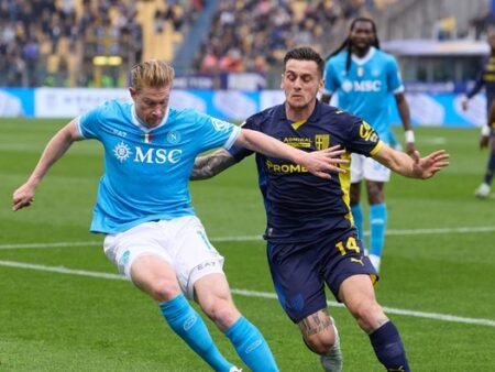 Napoli Ditahan Parma, Peluang Juara Makin Ketat