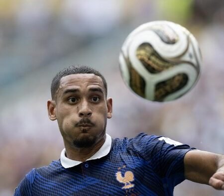 Chelsea Resmi Datangkan Maxence Lacroix dengan Kontrak Panjang