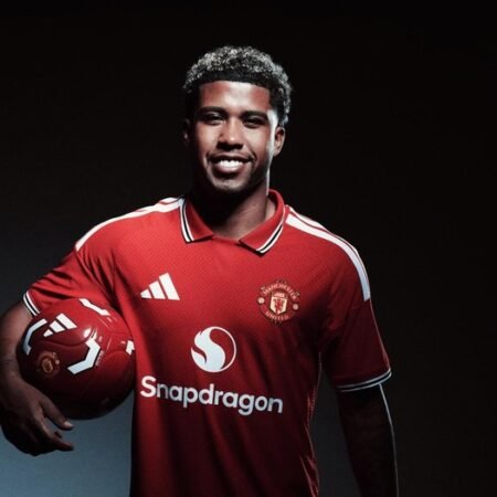 MU Resmi Dapatkan Andrey Santos, Era Baru Lini Tengah Dimulai
